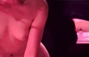XXX Sebuah hot bokeb jepang Shemale indah Mengisap ayam sendiri besar.