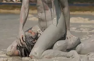 XXX Hei, waria. perempuan berkelahi dengan penis film pendek jepang hot putih besar di pantat.