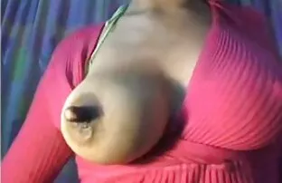XXX Gadis gemuk memompa video hot kakek jepang bunga dengan dildo besar.